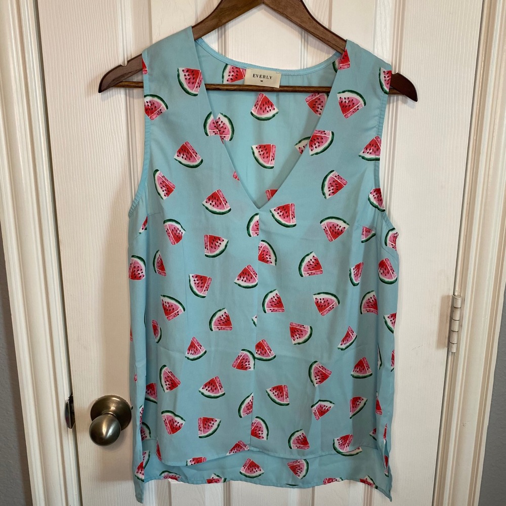 Everly Womens Medium Watermelon Sleeveless V Neck Top Blue‎ High Low Novelty